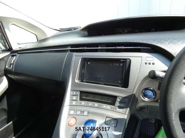 Toyota PRIUS 2012-01 366644-13