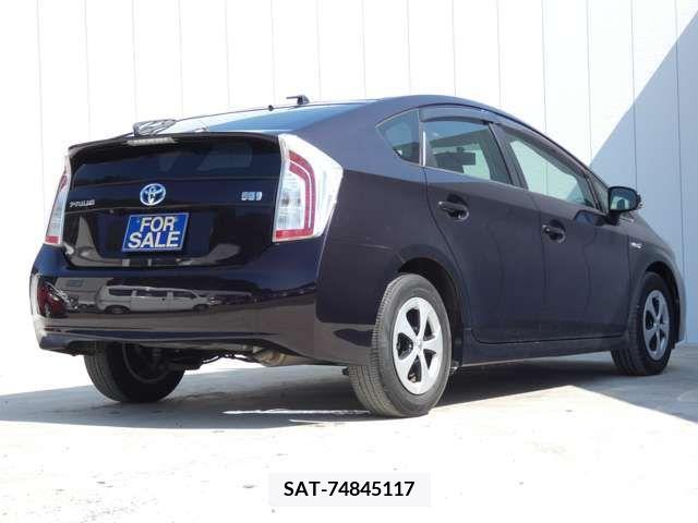 Toyota PRIUS 2012-01 366644-7