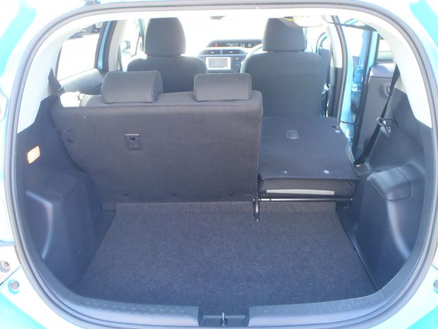 Toyota AQUA 2013-12 2261-11