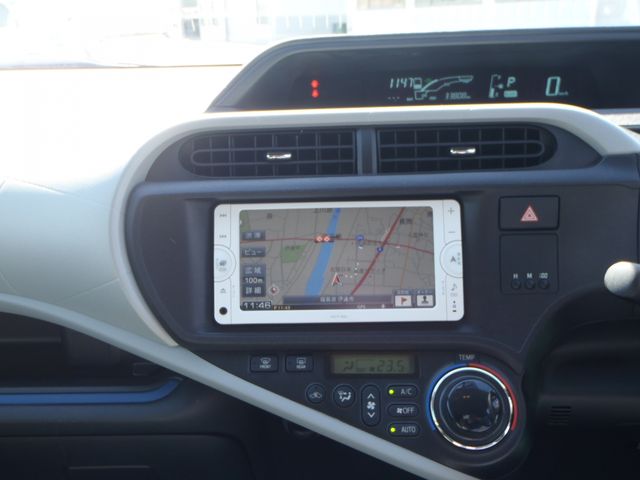 Toyota AQUA 2013-12 2261-18