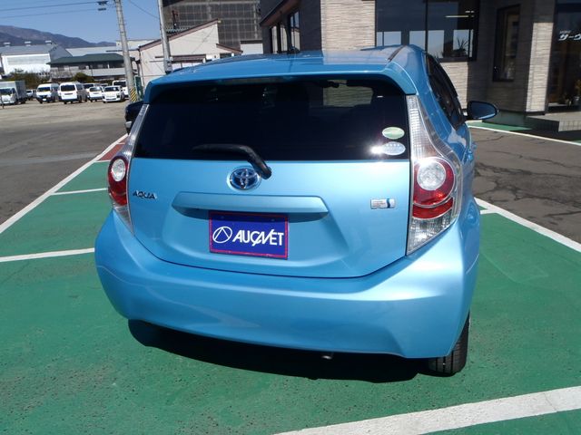 Toyota AQUA 2013-12 2261-2