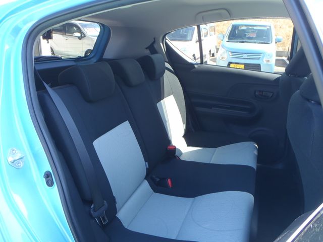 Toyota AQUA 2013-12 2261-9