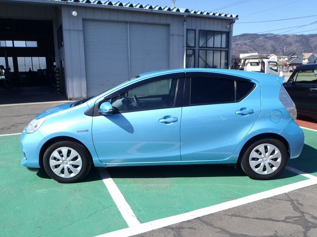 Toyota AQUA 2013-12 2261-4