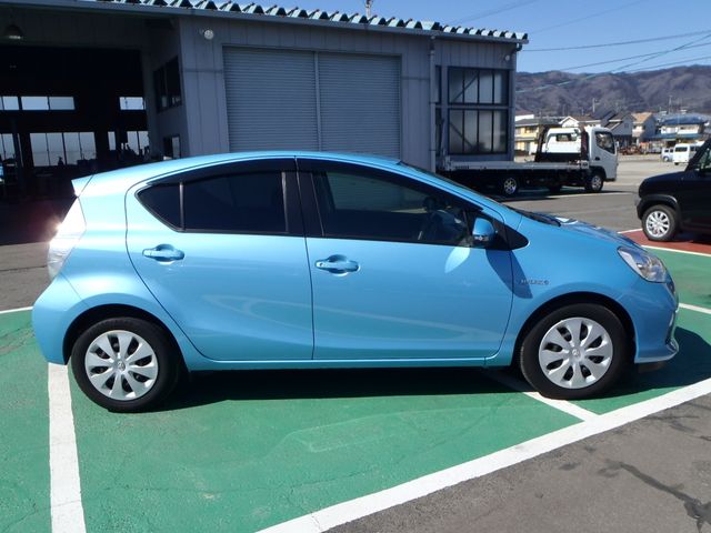 Toyota AQUA 2013-12 2261-3