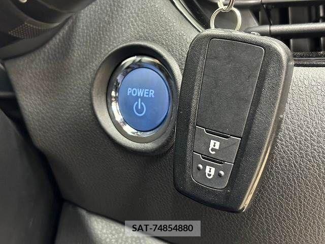 Toyota C-HR 2018-03 214245-11