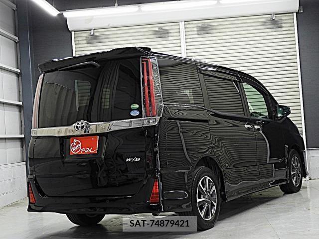 Toyota NOAH 2019-04 365093-1