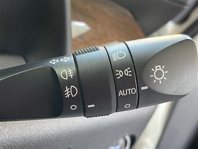 Toyota VELLFIRE 2015-10 196357-11