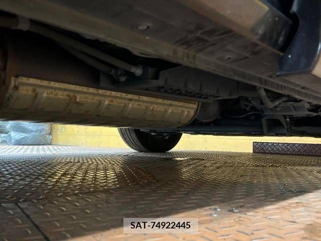 Nissan SERENA 2018-04 393849-18