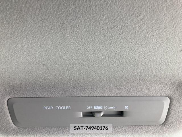 Toyota VOXY 2014-08 337259-19