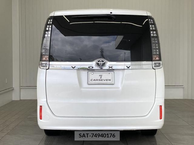 Toyota VOXY 2014-08 337259-2