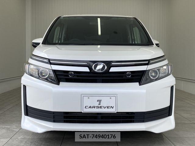 Toyota VOXY 2014-08 337259-1