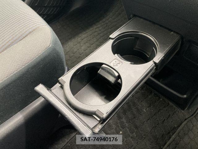 Toyota VOXY 2014-08 337259-11