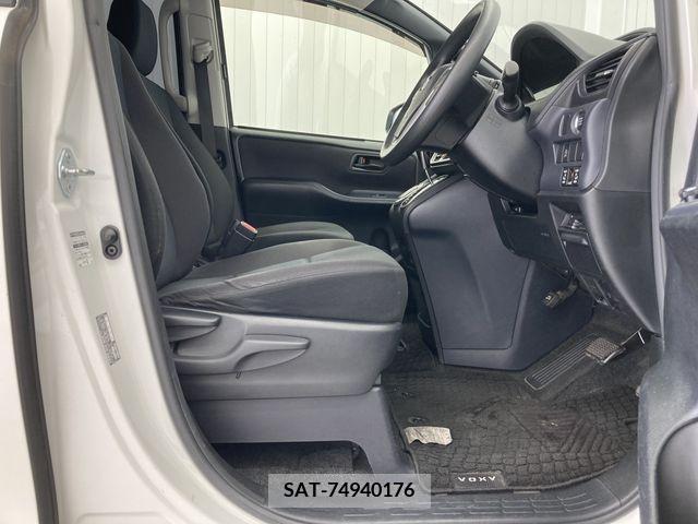 Toyota VOXY 2014-08 337259-3