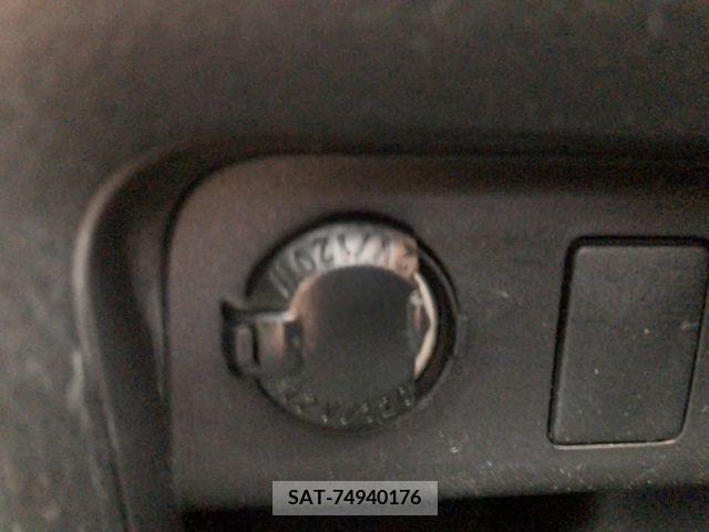 Toyota VOXY 2014-08 337259-12