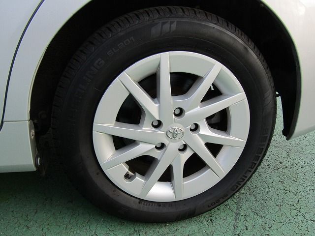 Toyota PRIUS ALPHA 2012-07 24748-26