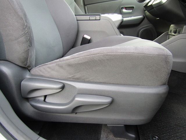 Toyota PRIUS ALPHA 2012-07 24748-11
