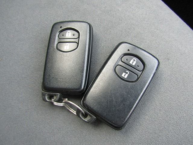 Toyota PRIUS ALPHA 2012-07 24748-22