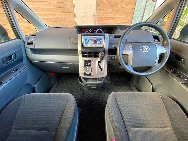 Toyota NOAH 2009-06 23261-1