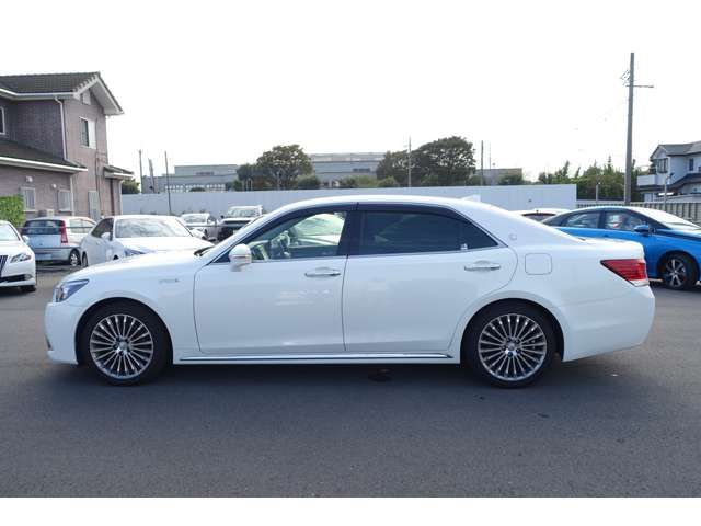 Toyota CROWN MAJESTA 2016-01 10496-3
