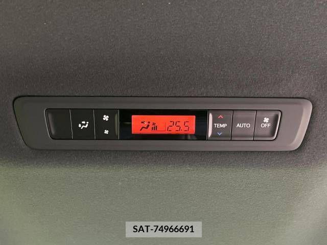 Toyota NOAH 2018-11 392806-7