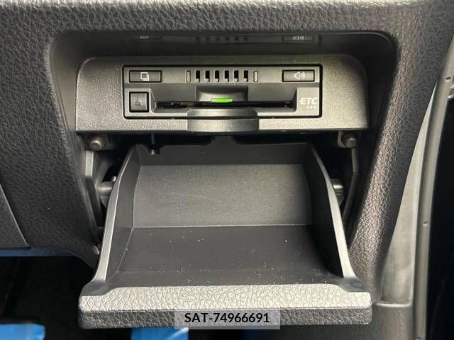 Toyota NOAH 2018-11 392806-6