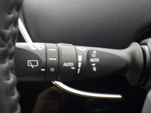 Toyota PRIUS 2016-09 16618-19