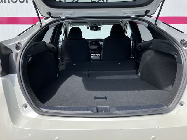 Toyota PRIUS 2016-09 16618-26