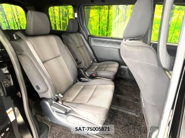 Toyota VOXY 2018-10 231405-9