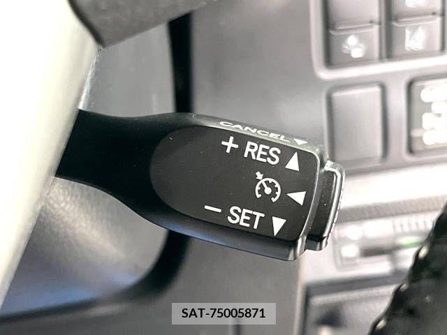 Toyota VOXY 2018-10 231405-7