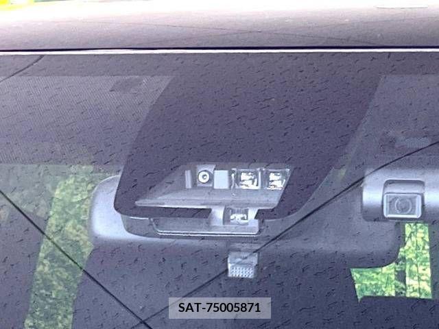 Toyota VOXY 2018-10 231405-2