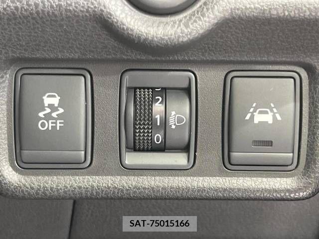 Nissan NOTE 2015-03 328239-4