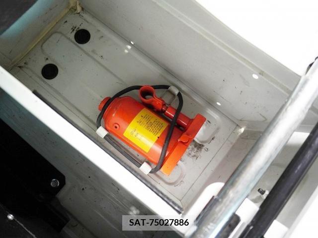 Mitsubishi CANTER 2016-03 380304-28