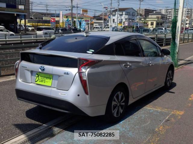Toyota PRIUS 2017-10 366647-1