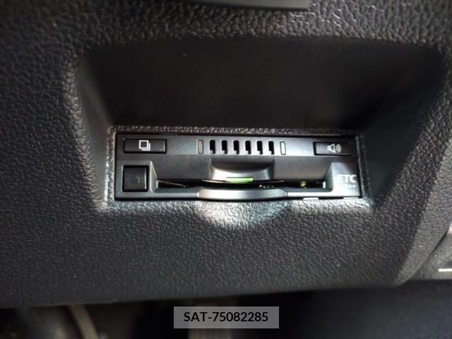 Toyota PRIUS 2017-10 366647-20