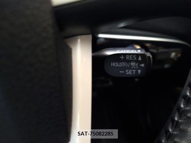 Toyota PRIUS 2017-10 366647-18