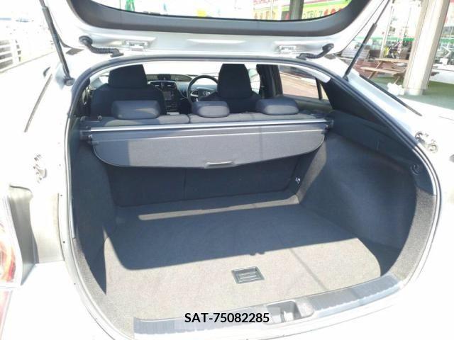 Toyota PRIUS 2017-10 366647-24