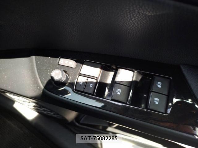 Toyota PRIUS 2017-10 366647-22