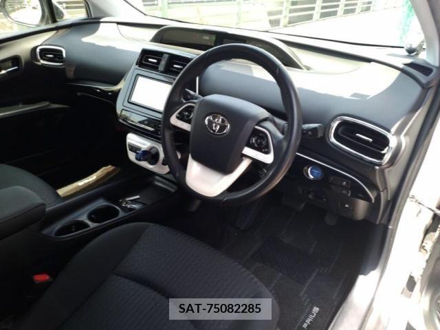 Toyota PRIUS 2017-10 366647-2