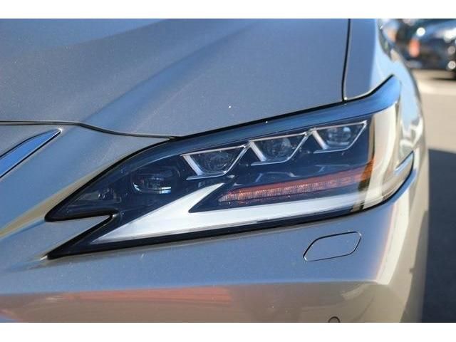 Lexus ES 2019-05 187117-4