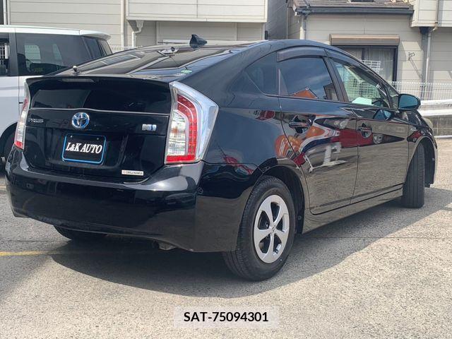 Toyota PRIUS 2012-07 282201-1