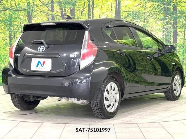 Toyota AQUA 2015-12 329082-17