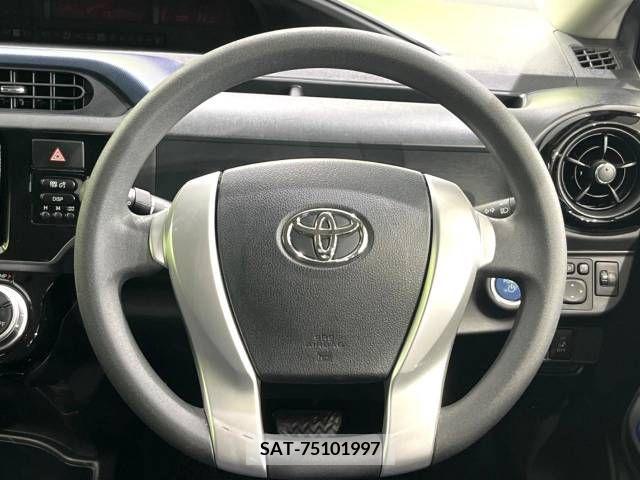 Toyota AQUA 2015-12 329082-11