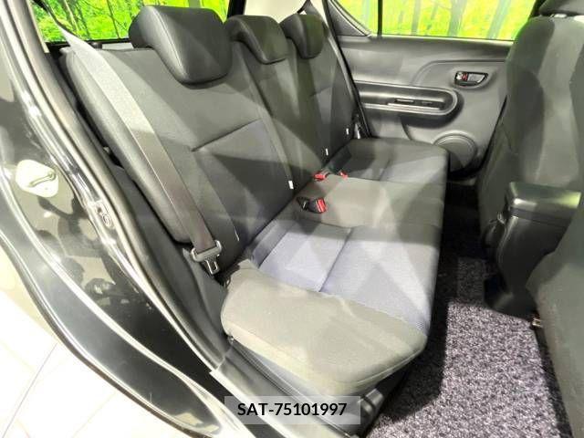 Toyota AQUA 2015-12 329082-9