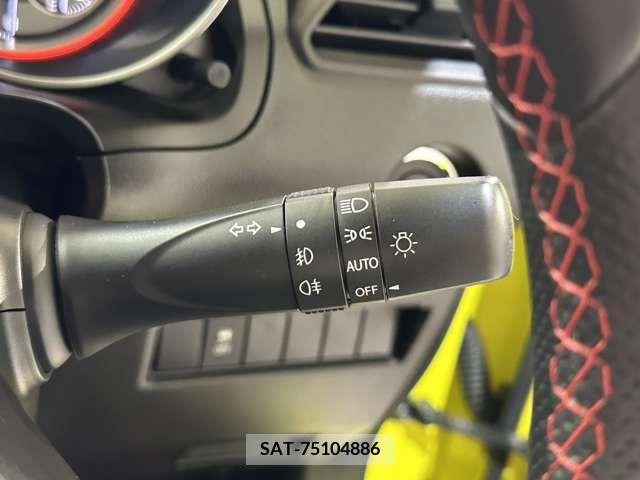 Suzuki SWIFT 2018-06 330355-11