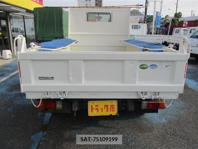 Hino DUTRO 2017-09 351102-4