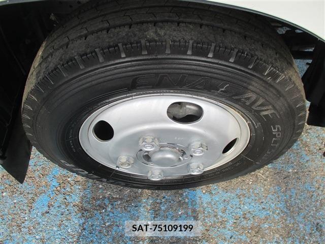 Hino DUTRO 2017-09 351102-19