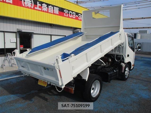 Hino DUTRO 2017-09 351102-6