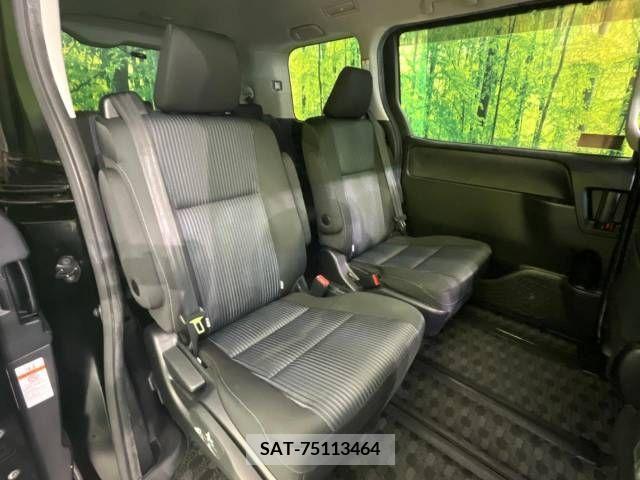 Toyota VOXY 2015-11 370361-8