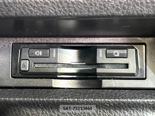 Toyota VOXY 2015-11 370361-6