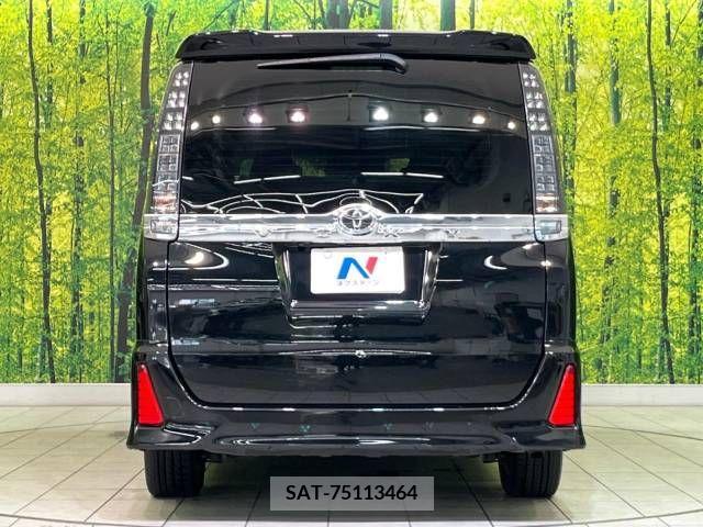 Toyota VOXY 2015-11 370361-15